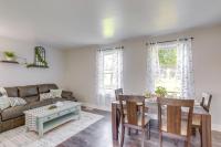 Cozy Greenwich Vacation Rental with Fire Pit - Ferienwohnung