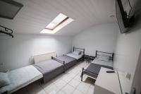 Habitación Triple Básica con baño compartido