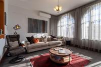 The Banker's Loft - Central Launceston Art Deco Pad - Bed and Breakfast Launceston