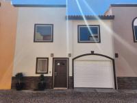 3 bedroom townhouse w garage blocks from the beach - Bed and Breakfast