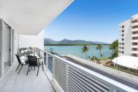Belle Escapes Harbour Lights Waterfront Apartment 501-502 - Chambres d'hôtes Cairns