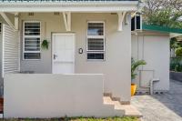 Hampton Collection - 2 Sleeper Studio Apartment with Pool - B&B
