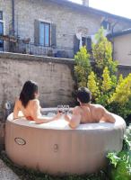 B&B Bergame - Jacuzzi/Private Garden/self check-in/FreeParking - Bed and Breakfast Bergame