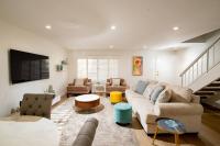 B&B Los Ángeles - Brand New Remodeled 3 Bedroom Home in Reseda - Bed and Breakfast Los Ángeles