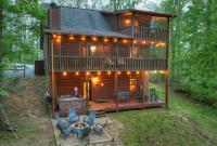 B&B Blue Ridge - ESCAPE & ENJOY HAVEN - Cabin with Game Room & Hot Tub - Bed and Breakfast Blue Ridge