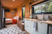 B&B Dunalley - Tiny House at the Moorings - Bed and Breakfast Dunalley
