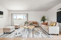 Luxury 6BR Retreat Fast WIFI, Dedicated Workspaces - B&B Hesperia