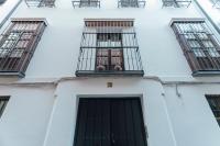 Decorated and renovated- 2Bd 2Bth- Center - B&B