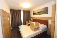 Apartment with Mountain View