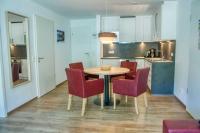 One-Bedroom Apartment with Mountain View