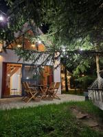 B&B Parchowo - Żywiołowo - domki w stylu stodoły z placem zabaw i stawem - OGIEŃ - Bed and Breakfast Parchowo