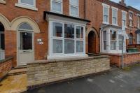 Ground Floor Apartment with Courtyard - B&B