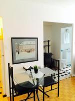 Stylish Montreal Apartment: Comfortable Stay in the Golden Square Mile