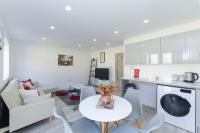 B&B Nottingham - Adbolton House Apartments - Sleek, Stylish, Brand New & Low Carbon - Bed and Breakfast Nottingham