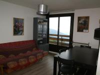 3 pièces au pied des pistes avec balcon - 2 chambres, parking, appareil à raclette - FR-1-557-5 - B&B