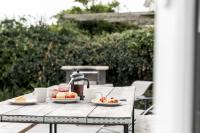 Stylish 2 bed pet-friendly coastal retreat - Chambres d’hôtes