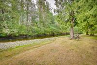 Riverfront Rental with Deck 4 Mi to Wallace Falls! - B&B