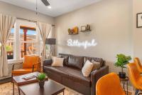 Modern condo in the heart of uptown Butte - Unit B - B&B