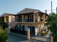 Xenia's Apartments in Alepou - Bed and Breakfast Karyófyto