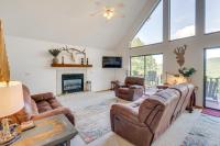 Murphy Cabin with Deck and Sweeping Mountain Views! - B&B