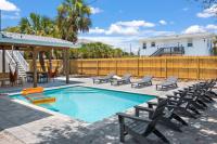 The Sunny Side-Pensacola Beach, 600 feet to Gulf, Private/Heated Pool, Games, Gear - Chambres d'hôtes Pensacola Beach