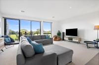 B&B Torquay - Shore Place 3 br Serenity - Golf Course Views - Free parking - Bed and Breakfast Torquay