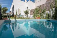 LUJOSO CHALET CON PISCINA PRIVADA, JARDIN Y DOMÓTICA EN PUERTA DE HIERRO - B&B Madrid