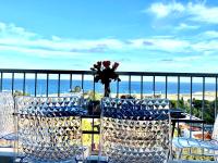 Panoramic Sea view - Air-conditioning - Balcony - Tramway - 2 Bedrooms - Wifi - Fully equipped kitchen - B&B