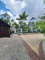 Modern Penthouse @ Sandcastles - B&B Ocho Rios