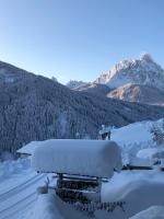 Apartment with Mountain View