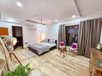 South Delhi, Artistic 4bhk Home - Vasant Kunj by Mâple Key Stays - Bed and Breakfast New Delhi