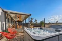 B&B Yucca Valley - Joshua Tree Sunrises and Sunsets, Hot tub, Star Gazing, Pet Friendly - Bed and Breakfast Yucca Valley