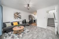 COZY 3 Bed House With Garden & Parking in Rochester, Kent Mins to Train Station, WiFi - B&B Rochester