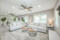 Fun City Haven Spacious Retreat in Fresno - B&B