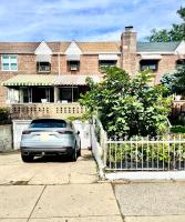 LGA airport 3 mins, 3 BR Duplex House, Parking and private backyard, 9mins subway! - Bed and Breakfast