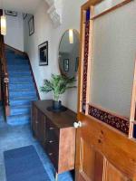 Rhianfa 4 bedroom house minutes walk from the beach - B&B