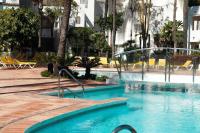 Increíble bajo con jardín primera línea playa - B&B Estepona