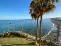 One-Bedroom Apartment with Frontal Sea Views