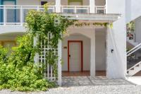 Maho Beach Studio Getaway, Oceanfront - Bed and Breakfast Maho Reef