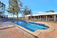 The Reserve Homestead walk to vineyards and restaurants and Concerts - B&B Pokolbin