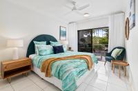 B&B Cairns North - Elegant 3BR Cairns Esplanade Apartment with Pool - Bed and Breakfast Cairns North