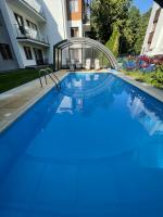 Klimatyzowany apartament przy plaży - 2 sypialnie, basen, garaż, Villa 4 Pory Roku - Chambres d'hôtes Jastrzębia Góra