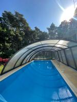 Klimatyzowany apartament przy plaży - 2 sypialnie, basen, garaż, Villa 4 Pory Roku - Chambres d'hôtes Jastrzębia Góra