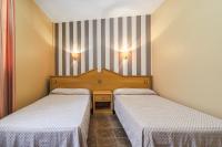 Tweepersoonskamer met 2 Aparte Bedden en Eigen Badkamer