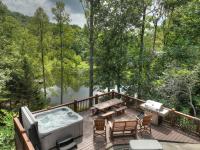 B&B Morganton - CaBEARnet Creek Cabin - hot tub, pet friendly, fire pit, outdoor fireplace - Bed and Breakfast Morganton