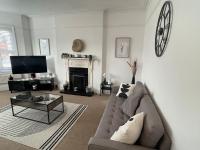 B&B Parkstone - 3 bed flat+parking- by beaches - Bed and Breakfast Parkstone