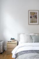 Generously large 1 bedroom apartment in Farringdon - B&B London