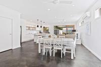 B&B Gold Coast - Perfect Palm Beach Townhouse - Hosted by Burleigh Letting - Bed and Breakfast Gold Coast