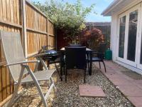 Garden Studio Escape Open-Plan Comfort & Outdoor Space - Bed and Breakfast Londen