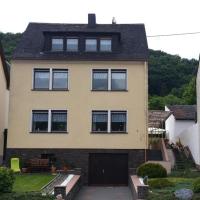 Gästehaus Burgberg, Weinhaus Fries - Chambres d’hôtes Kattenes